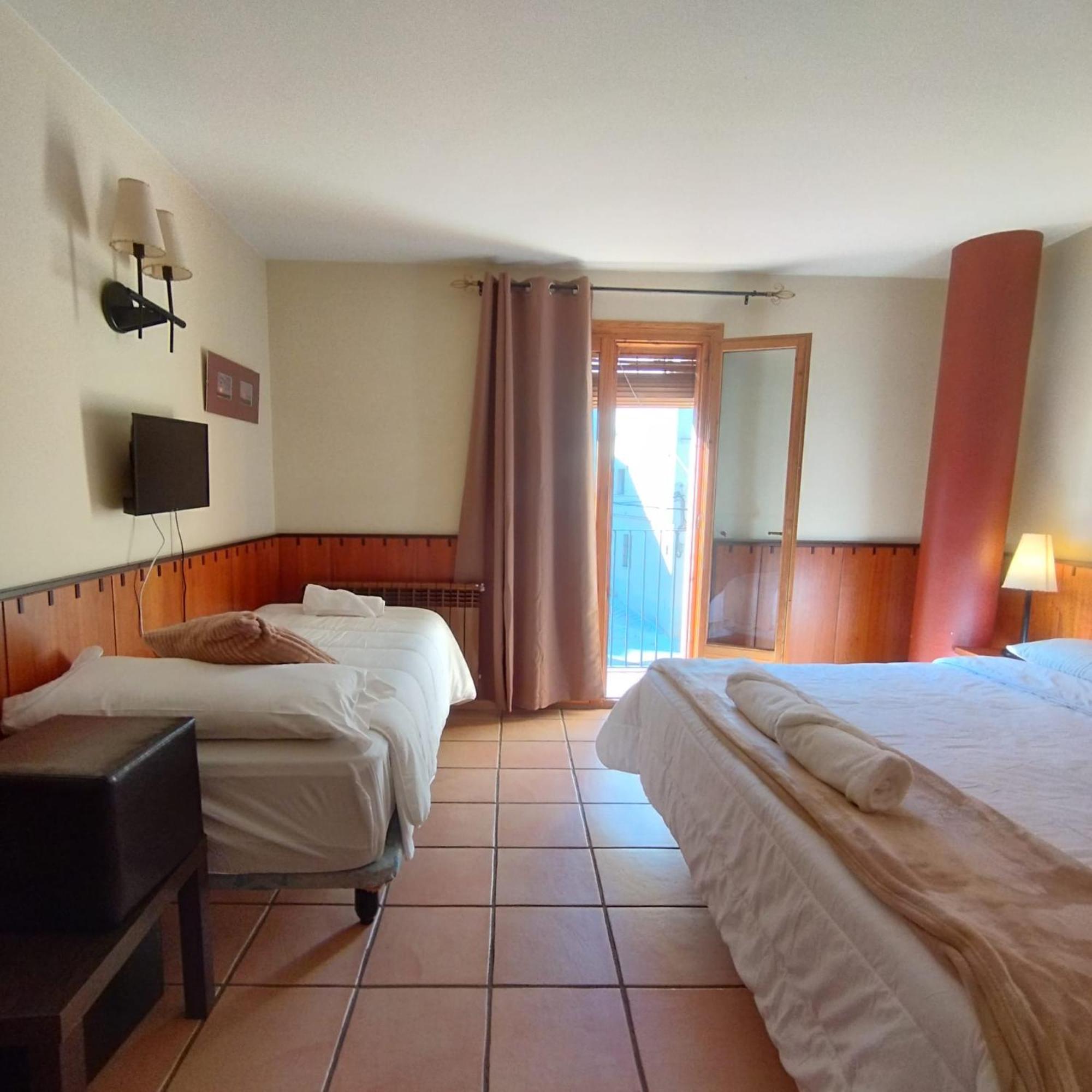 Hostal Tastavins Peñarroya de Tastavins Kültér fotó